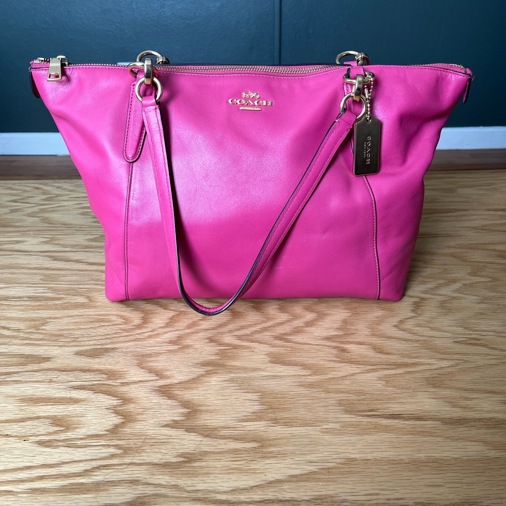 Hot pink Coach purse 👛